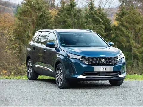 Giảm 50% lệ phí trước bạ, khách hàng được hưởng "ưu đãi kép" khi mua xe